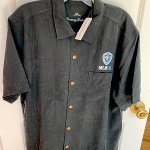 Tommy Bahama mens Major League Baseball umpire logo shirt. XXL